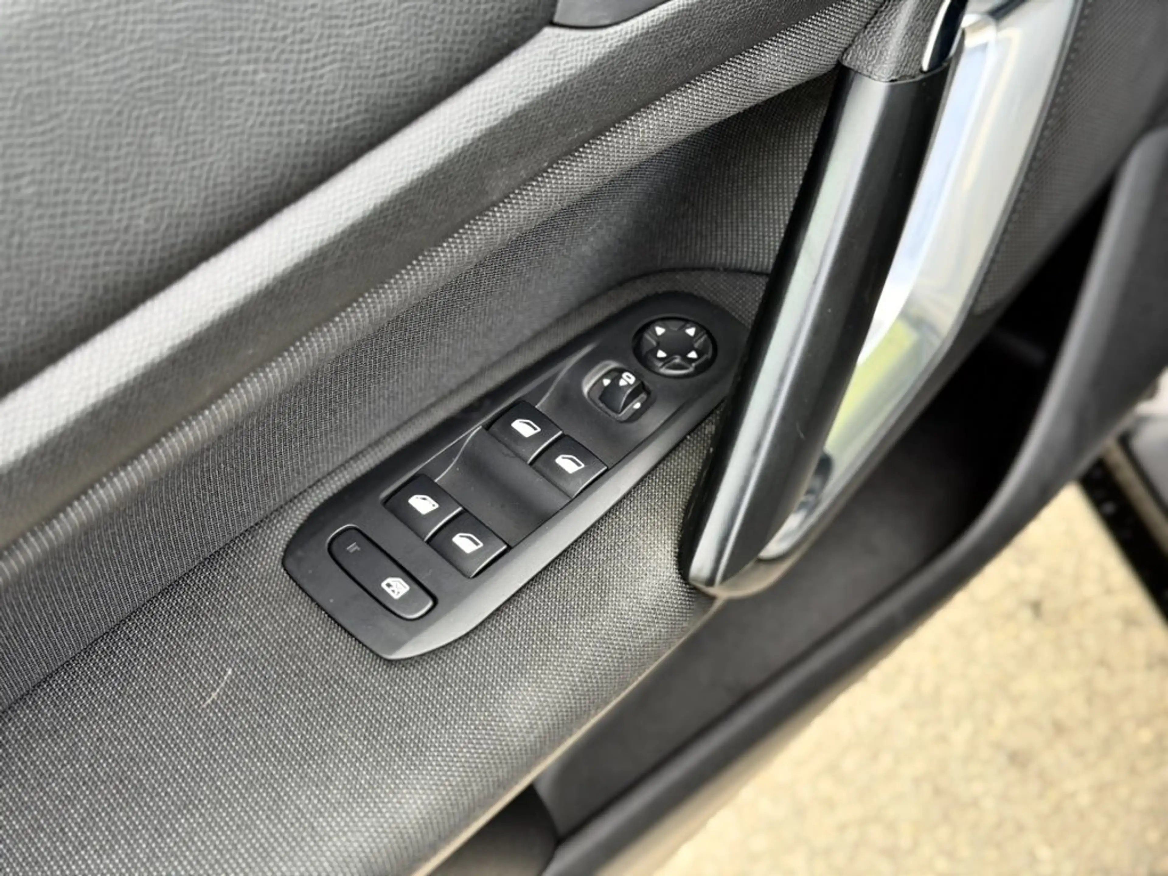 Peugeot 308 1,5 BlueHDI 100 Allure S&S — photo 10