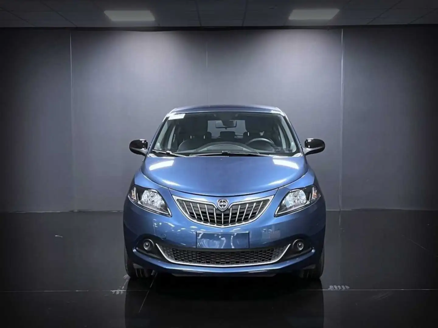 Lancia Ypsilon 1.0 FireFly 5 porte S&S Hybrid Silver Nero - 2