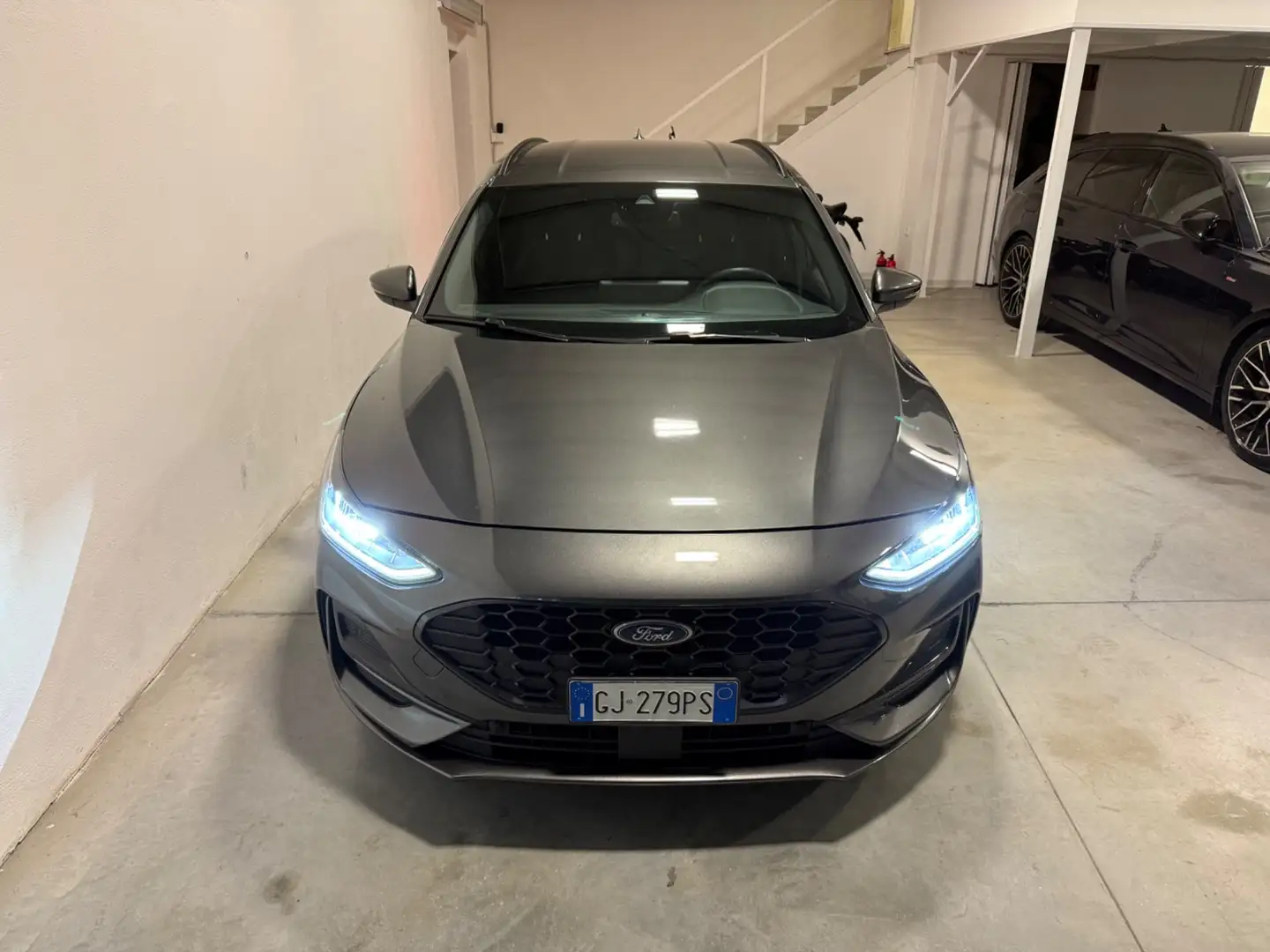 Ford Focus Focus 1.5 EcoBlue 115 CV automatico SW ST-Line Grijs - 2