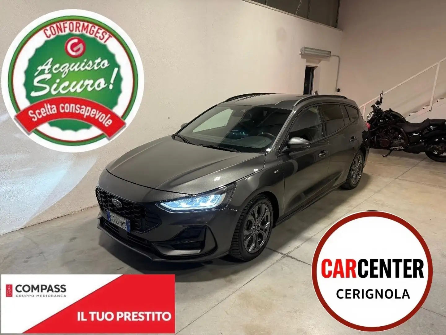 Ford Focus Focus 1.5 EcoBlue 115 CV automatico SW ST-Line Grijs - 1
