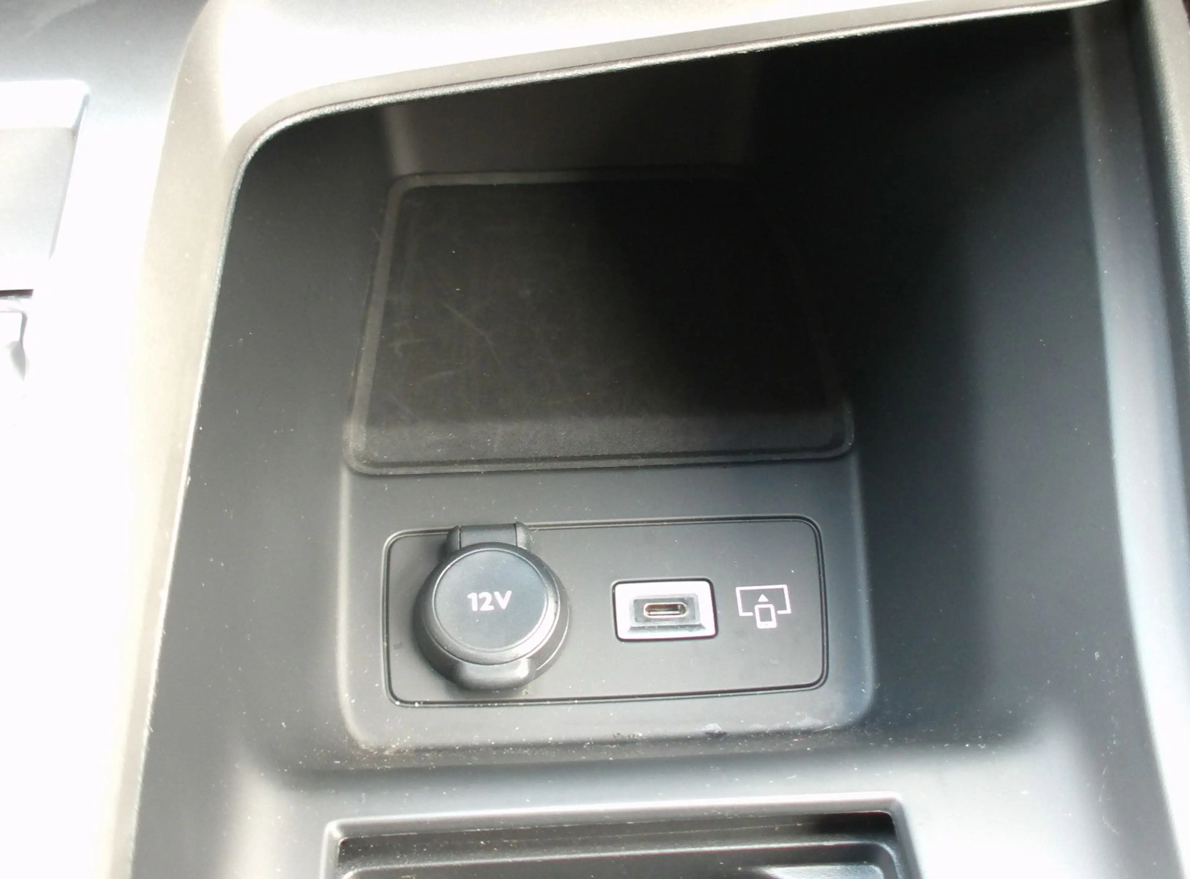 Peugeot 408 Allure.Teilleder.LED.Kamera.Navi.SHZ — photo 17
