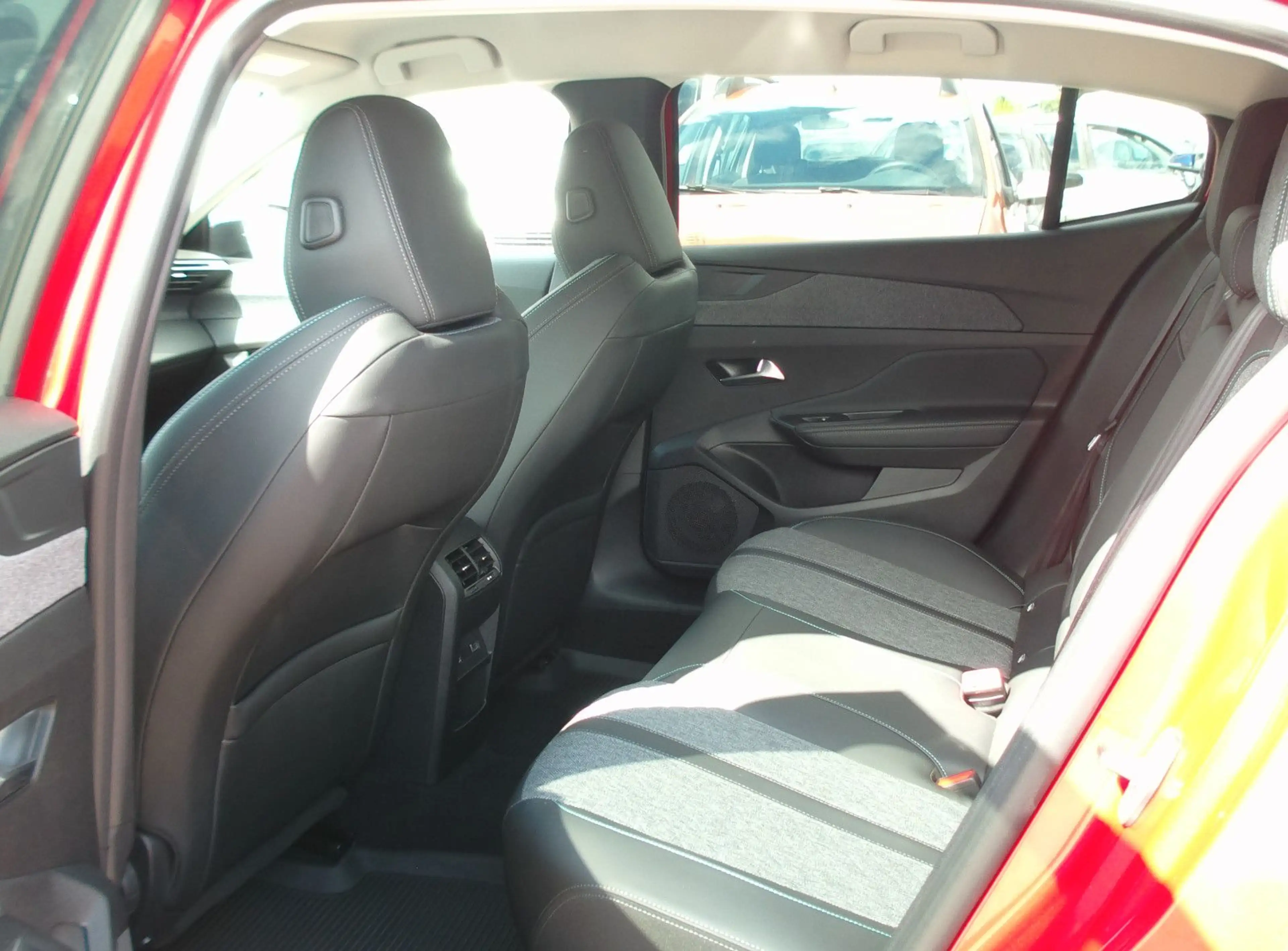 Peugeot 408 Allure.Teilleder.LED.Kamera.Navi.SHZ — photo 21