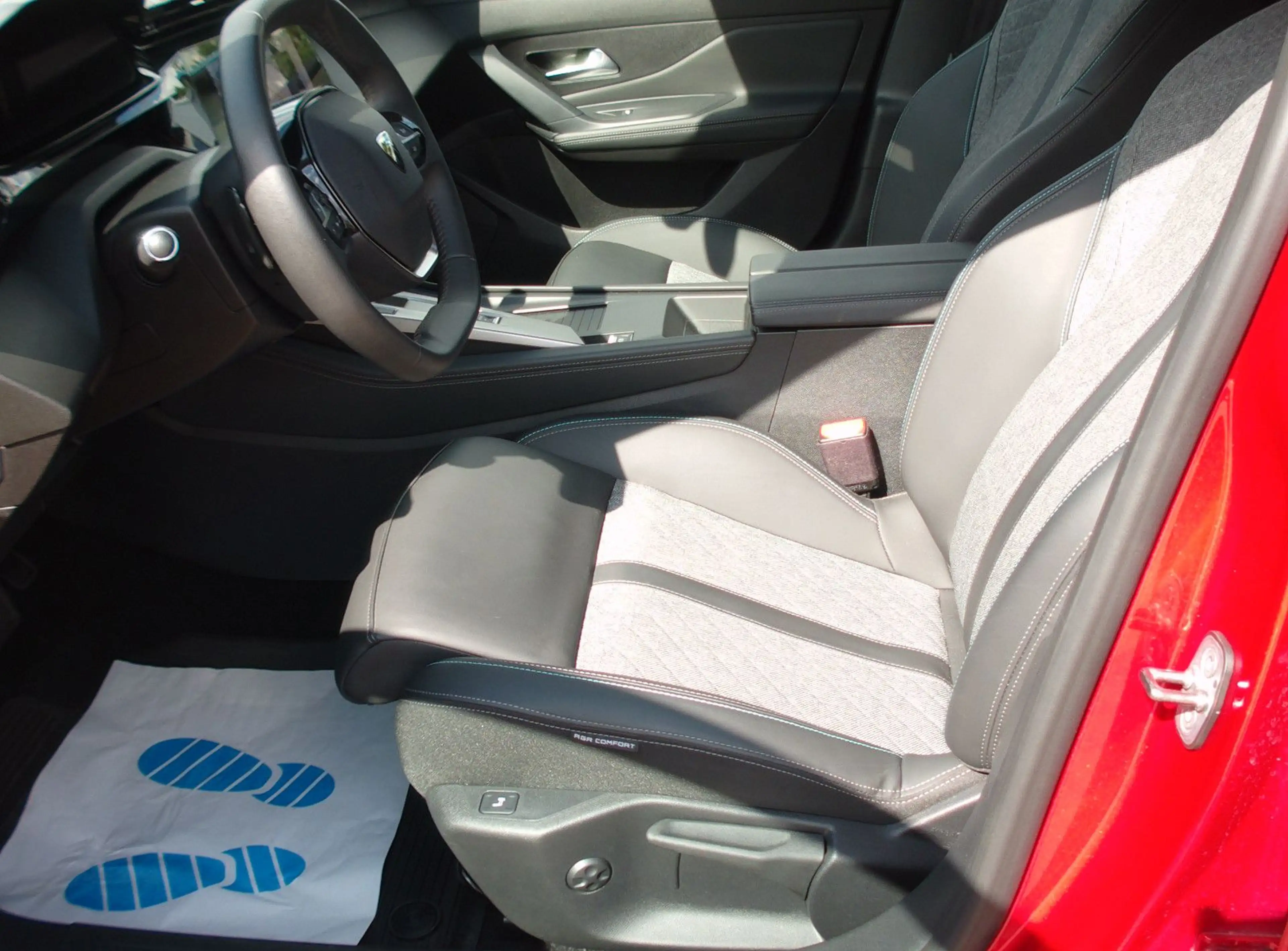 Peugeot 408 Allure.Teilleder.LED.Kamera.Navi.SHZ — photo 11