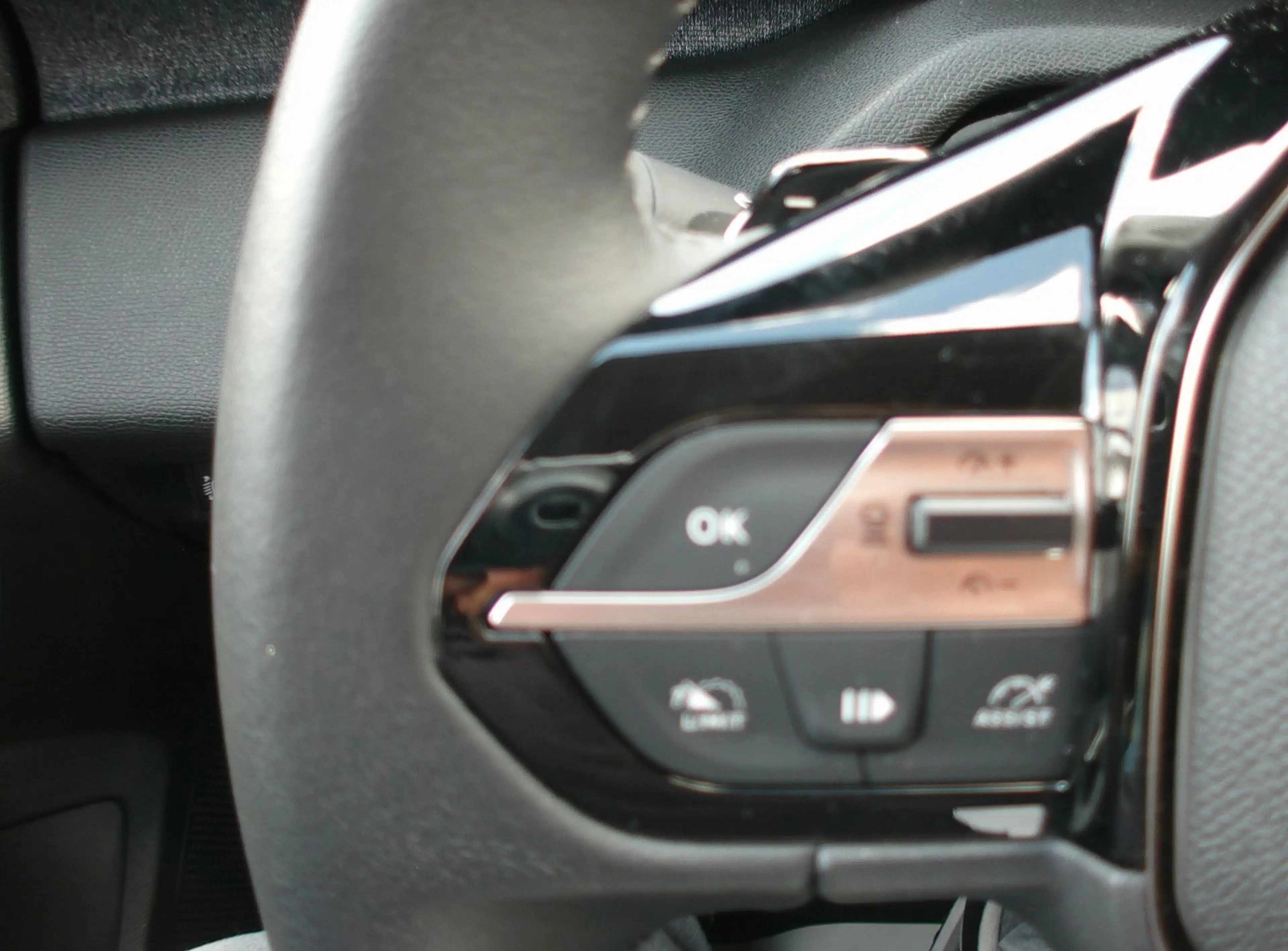 Peugeot 408 Allure.Teilleder.LED.Kamera.Navi.SHZ — photo 18