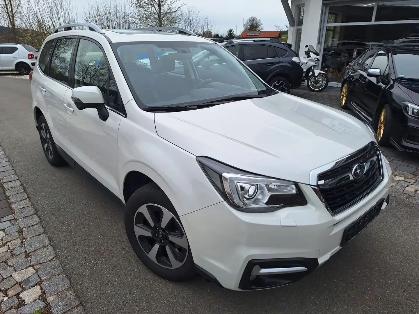 Subaru Forester 2.0X Exclusive Lineartronic, Navi White - 1