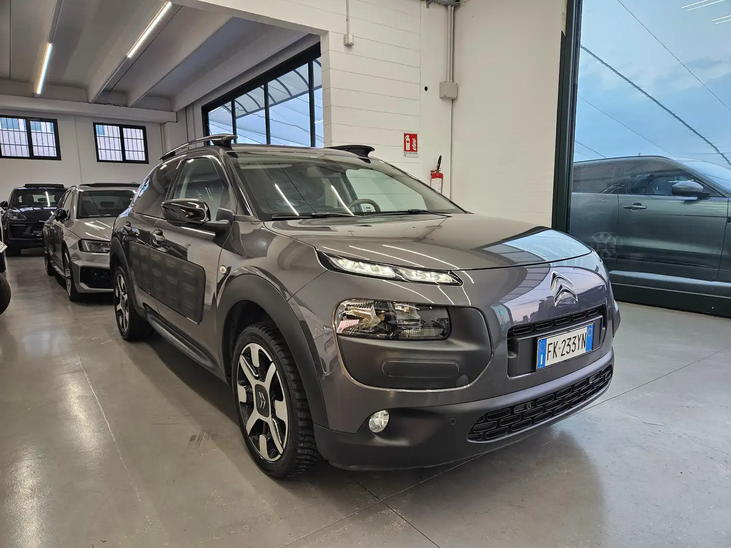 Citroen C4 C4 Cactus 2014 Cactus 1.6 bluehdi Shine 100cv Grijs - 1