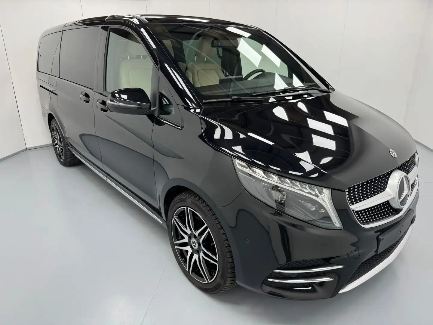 Mercedes-Benz V 300 d *PromoKasko* LONG AVANTGARDE AMG 4MATIC Schwarz - 1