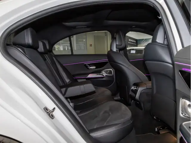 Mercedes-Benz 450 view 10