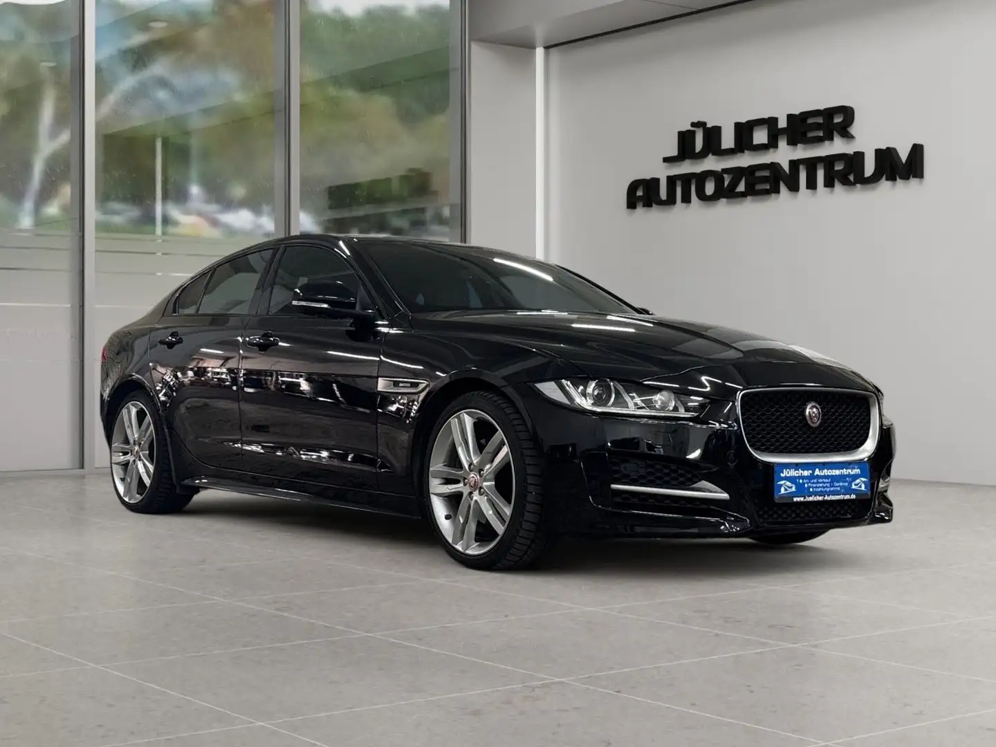 Jaguar XE 20d R-Sport Automatik, 1.Hand, Scheckheft Schwarz - 1