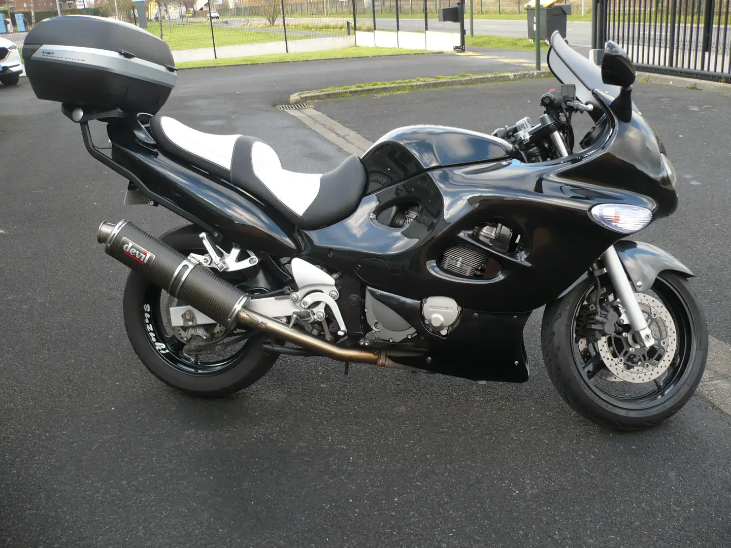 Suzuki GSX 750 Negro - 2