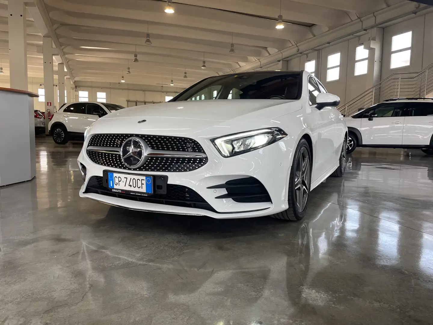 Mercedes-Benz A 180 A 180 d Automatic Premium Weiß - 2