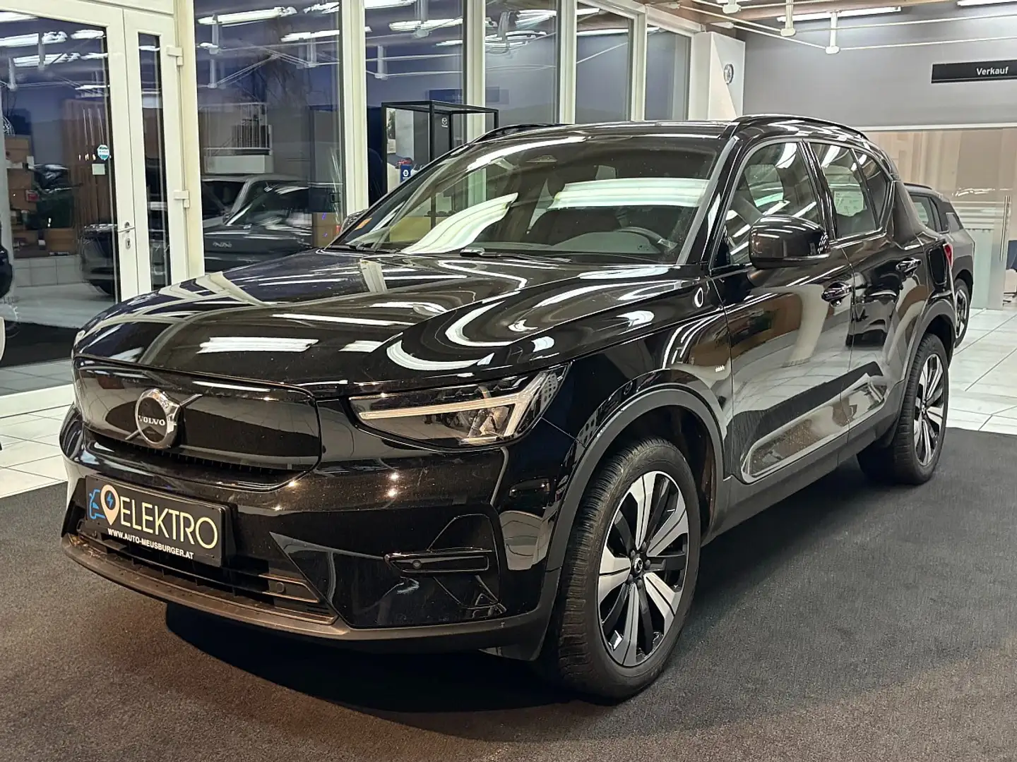 Volvo XC40 Recharge Pure Electric 78kWh Recharge Twin Plus Schwarz - 1