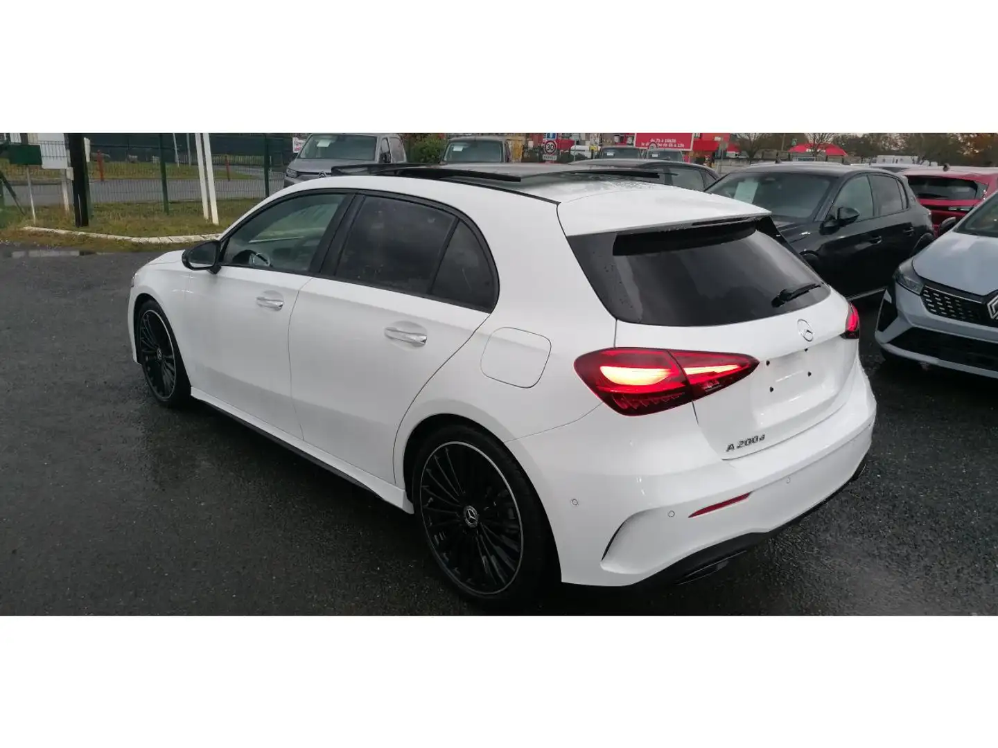 Mercedes-Benz A 200 200 d 8G-DCT AMG Line Exclusive Design PRIX HT POUR EXPORT DZ Blanc - 2