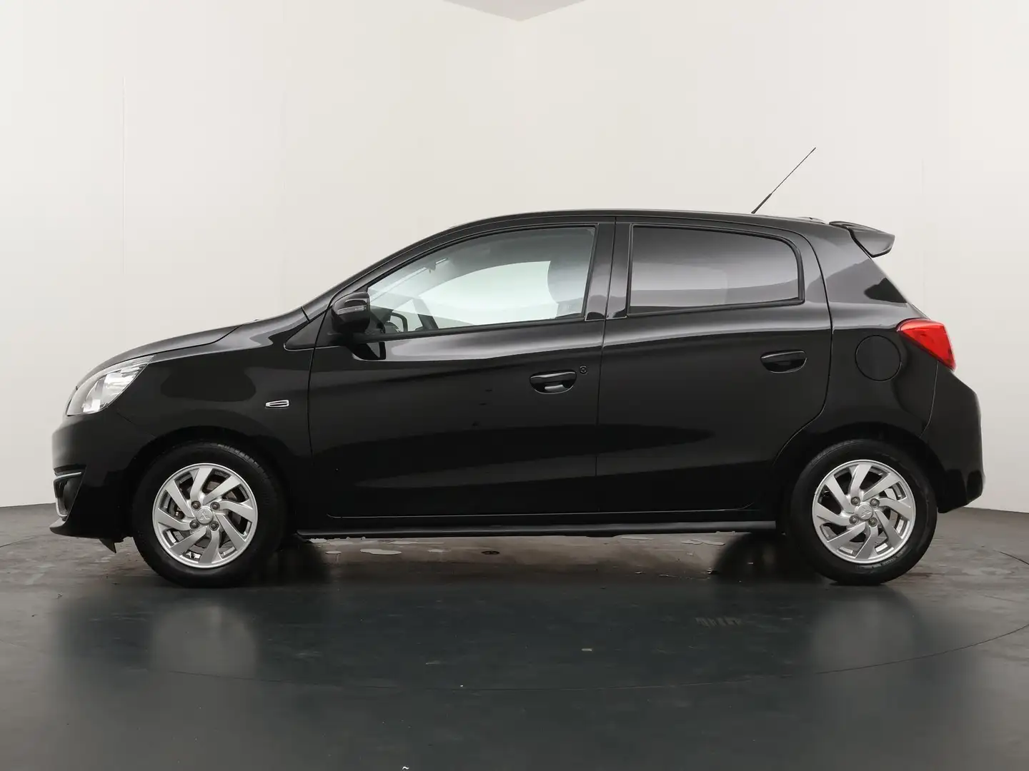 Mitsubishi Space Star 1.2 Advance | Lichtmetalen velgen 14” & side-skirt Zwart - 2