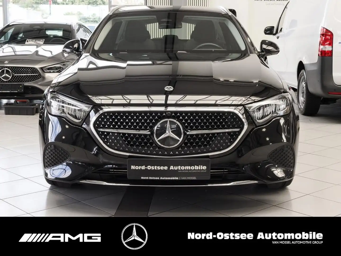 Mercedes-Benz E 220 d T AVANTGARDE ADV PANO 19" KEYLESS DISTRO Schwarz - 2