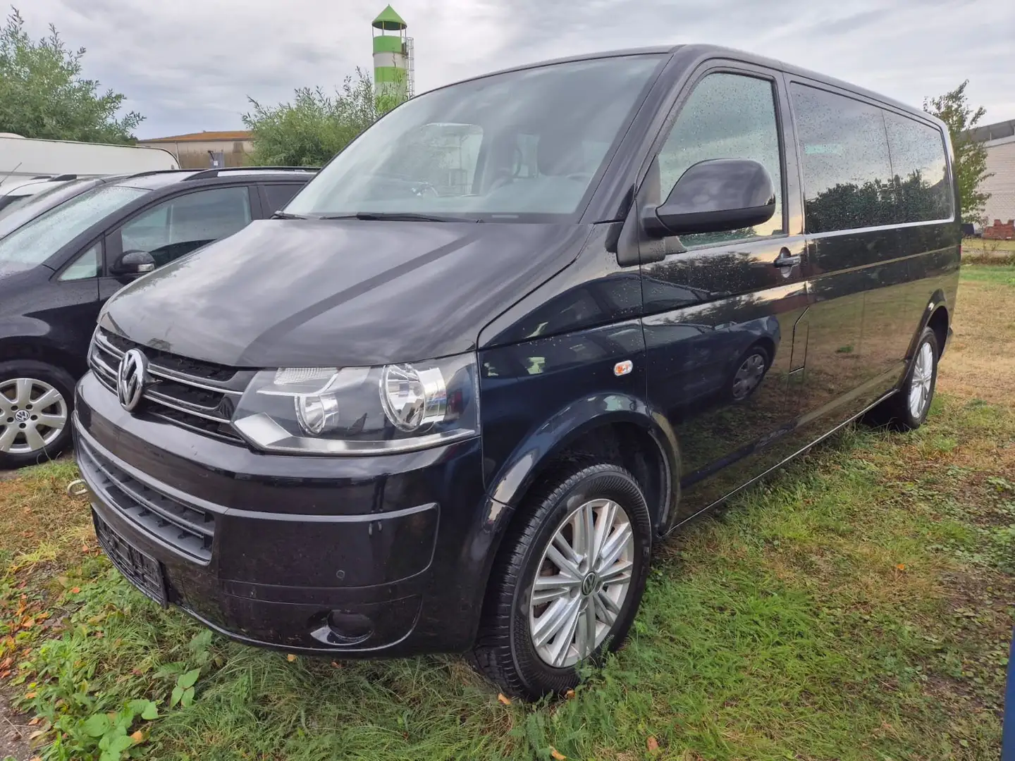 Volkswagen T5 Multivan Caravelle Comfortline lang Schwarz - 1
