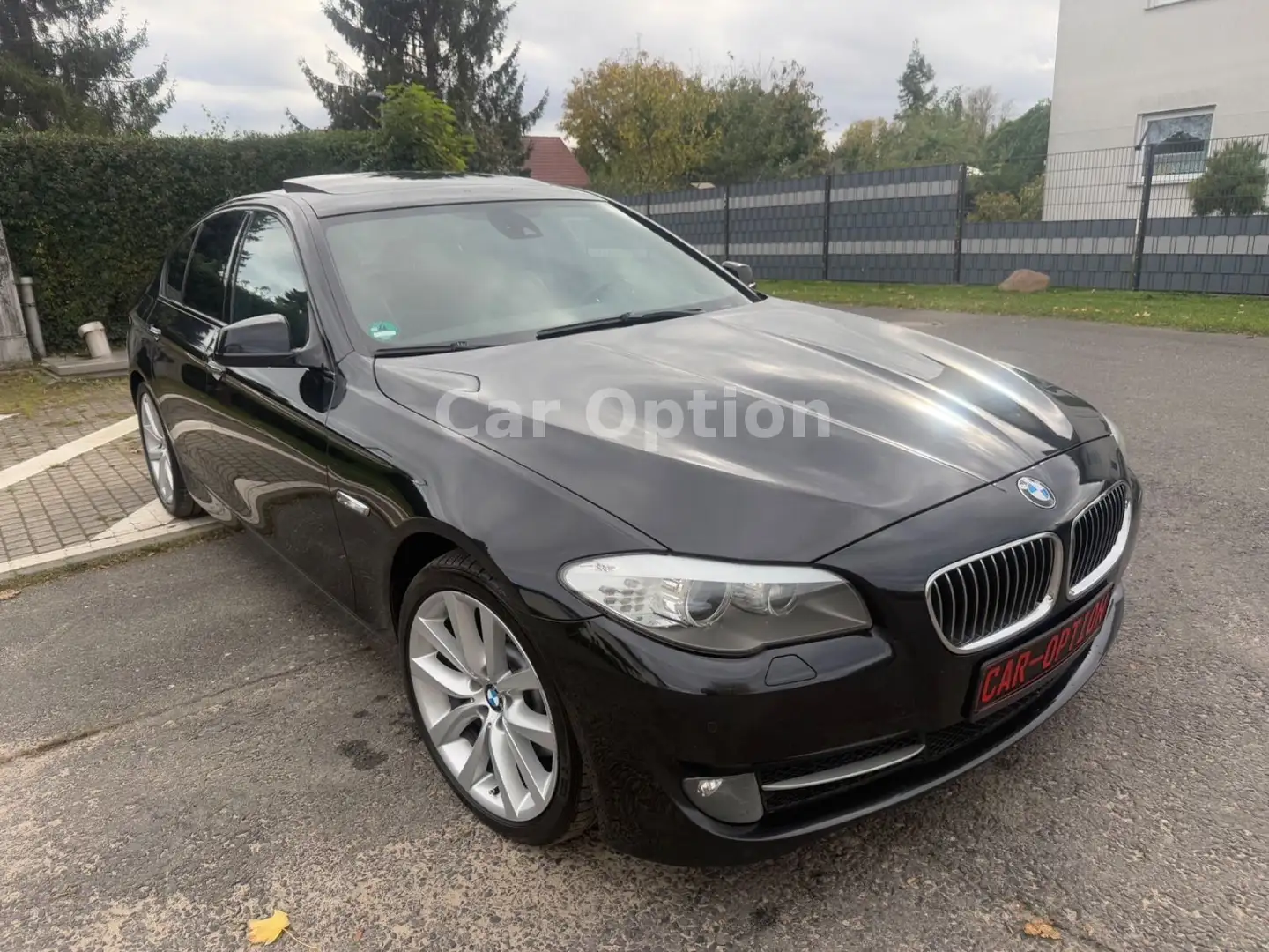 BMW 530 d xDrive Limousine/Glasdach/19Zoll Head Up Schwarz - 2