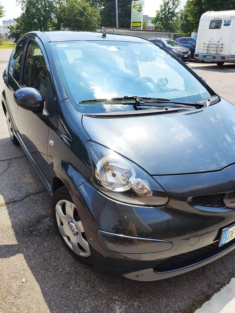 Toyota Aygo Aygo 5p 1.0 Sol m-mt Gris - 1