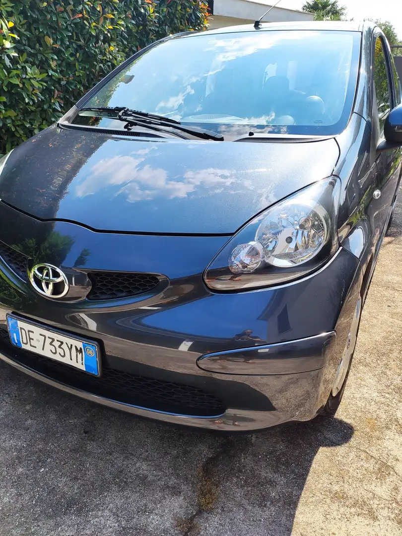 Toyota Aygo Aygo 5p 1.0 Sol m-mt Gris - 2