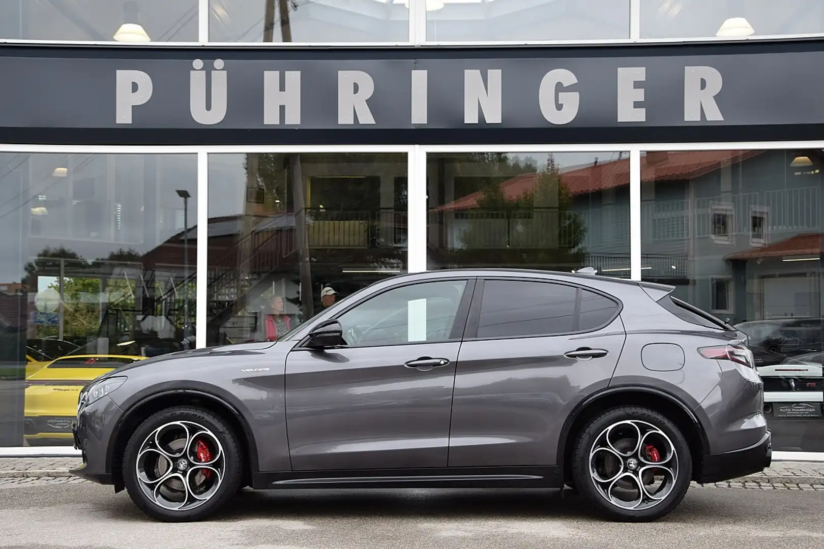 Alfa Romeo Stelvio Ti + Veloce Paket 2,0 16V 280 AT8 Q4 Grau - 1