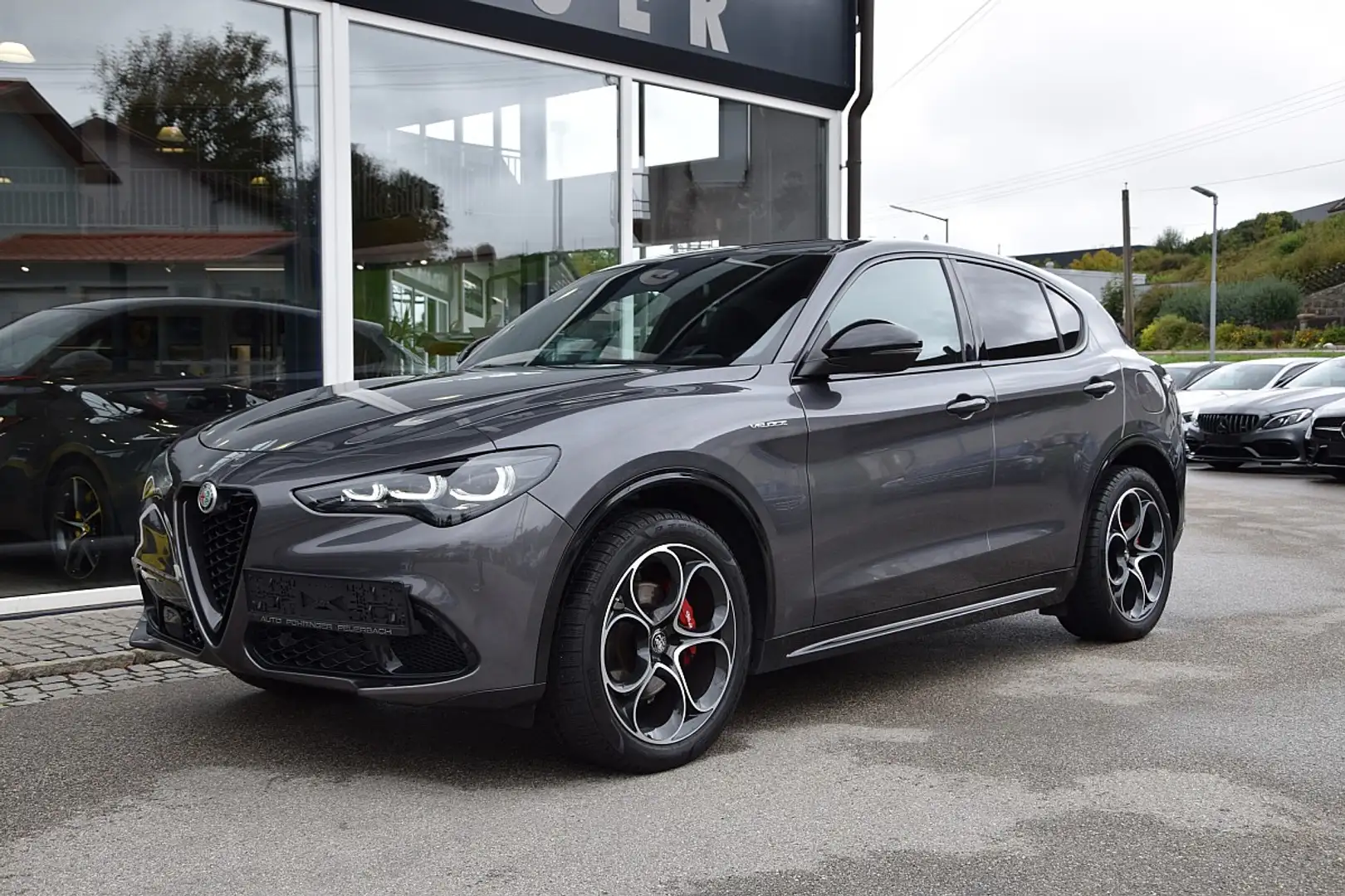 Alfa Romeo Stelvio Ti + Veloce Paket 2,0 16V 280 AT8 Q4 Grau - 2
