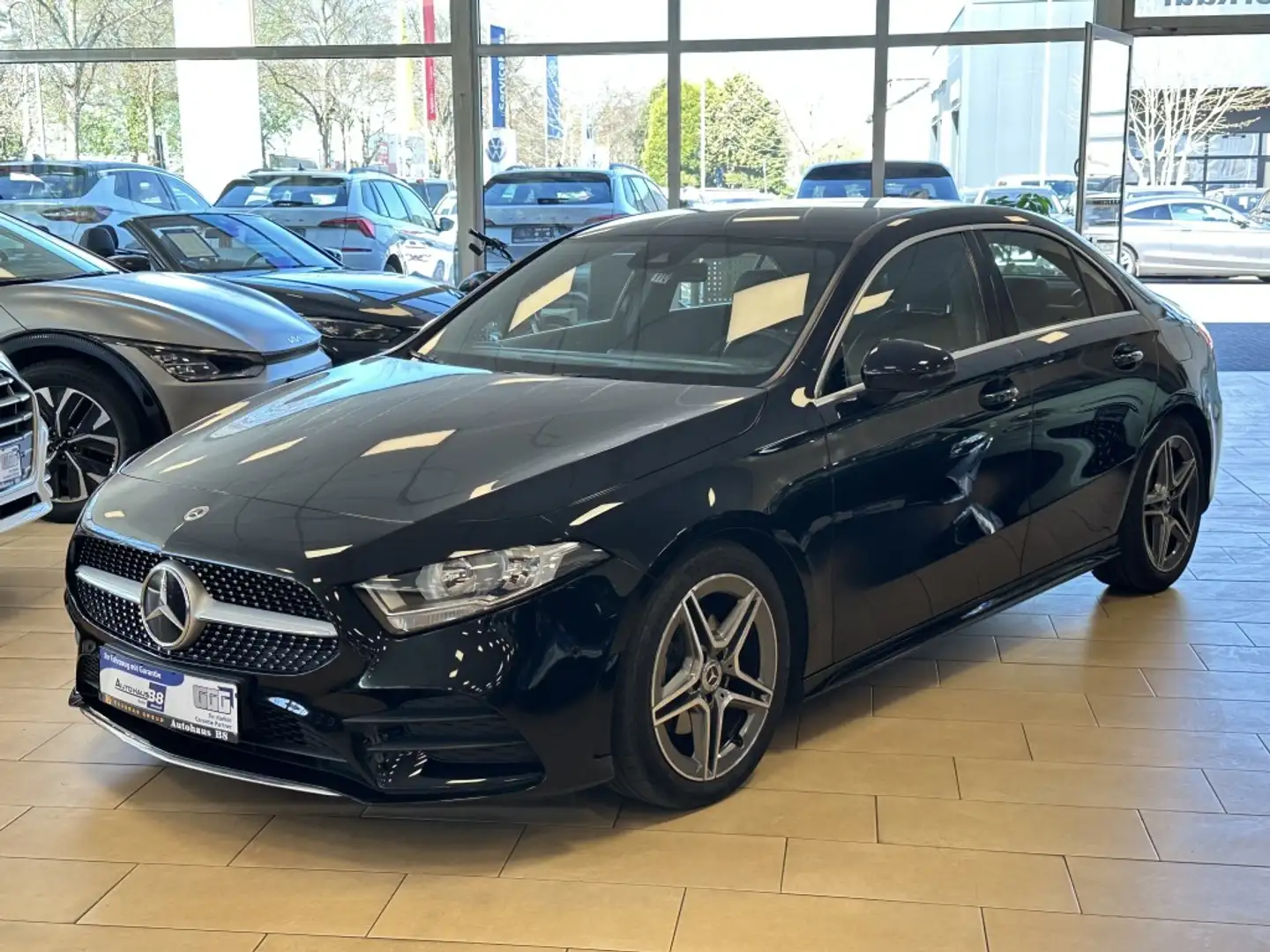 Mercedes-Benz A 180 AMG Line*Leder*Navi*R.Cam*SHZ*MBUX*Park-Paket Noir - 1
