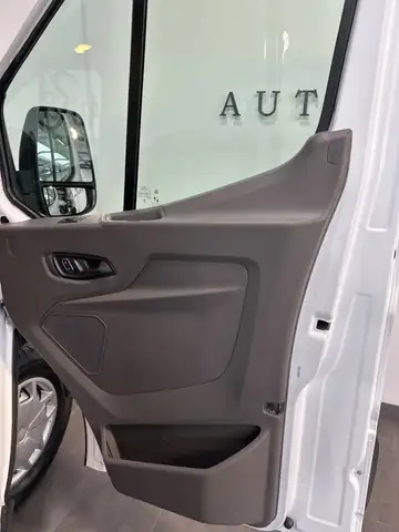Ford Transit view 9