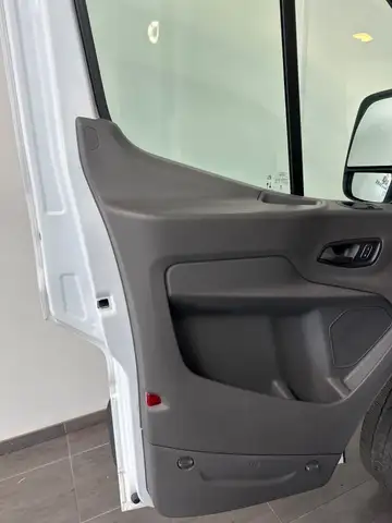 Ford Transit view 8