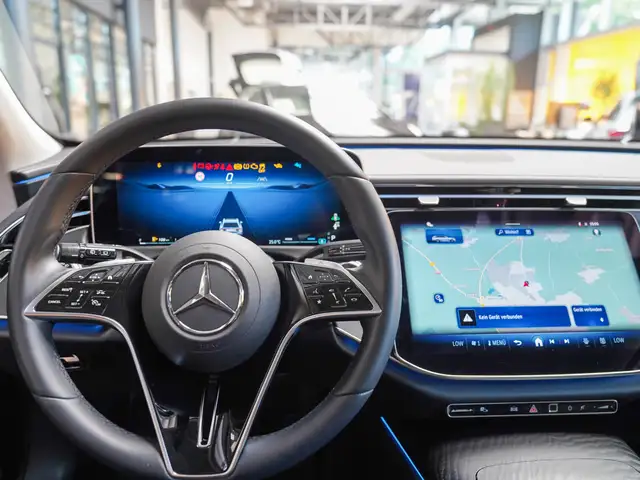Mercedes-Benz E-Class view 15