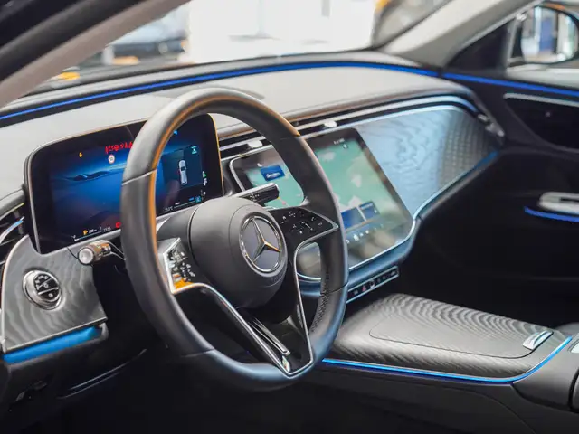 Mercedes-Benz E-Class view 14