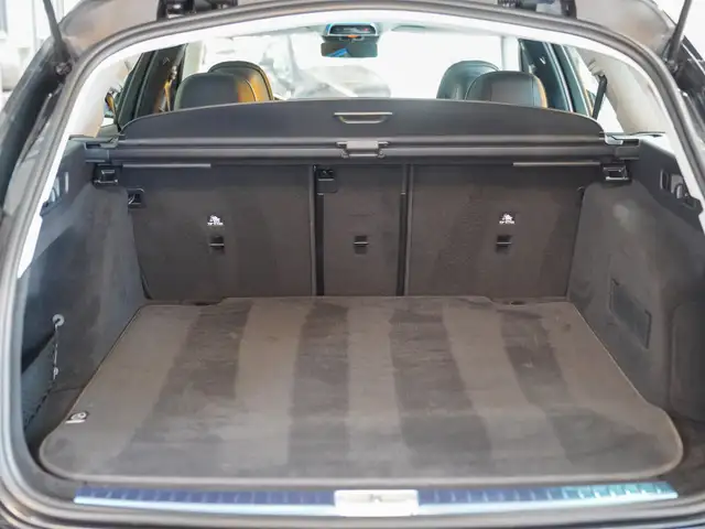 Mercedes-Benz E-Class view 12