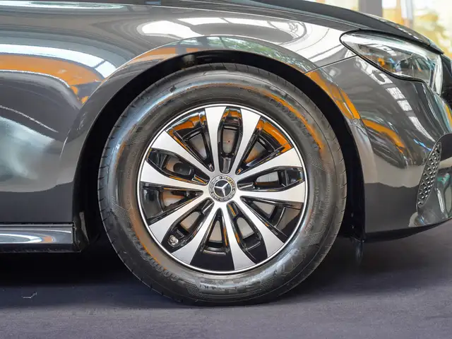 Mercedes-Benz E-Class view 2