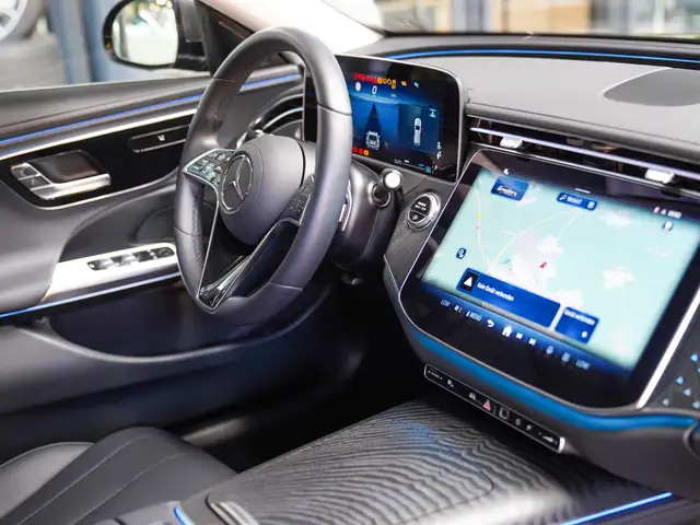 Mercedes-Benz E-Class view 6