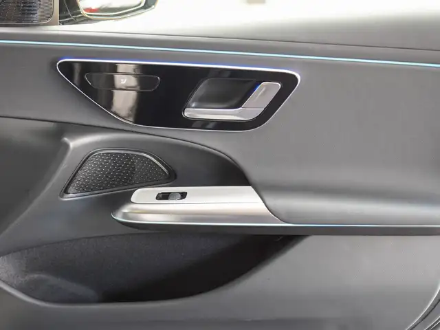 Mercedes-Benz E-Class view 8