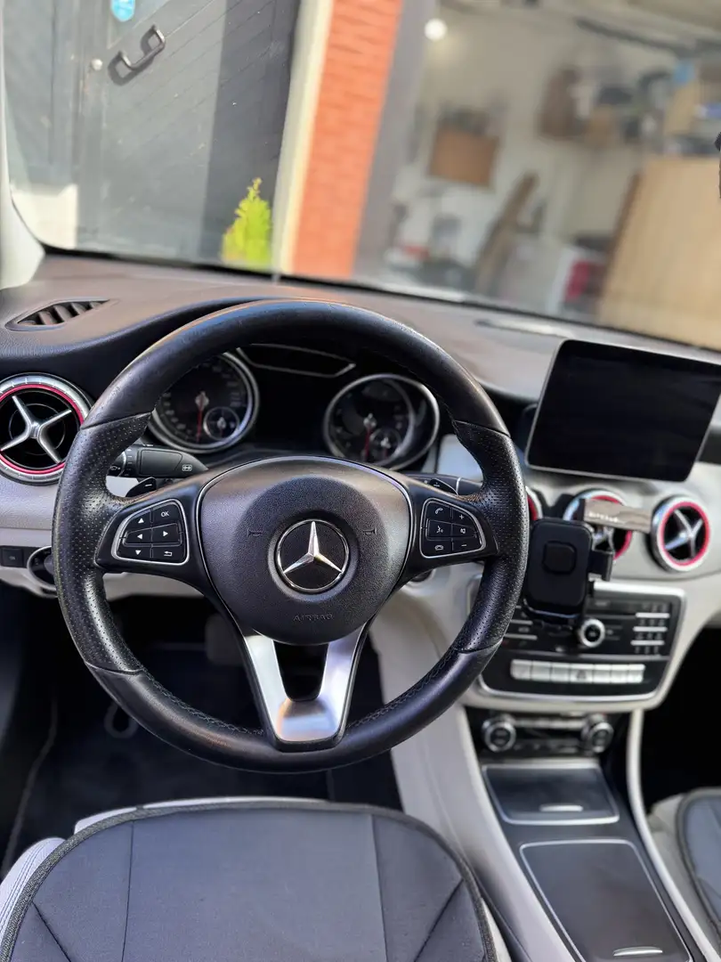 Mercedes-Benz CLA 200 - 2