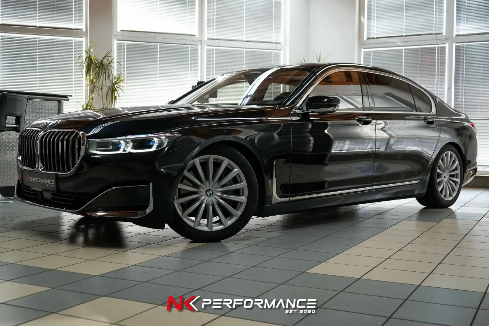 BMW 740 L d xDrive/ EXECUTIVE PRO / PURE EXECELLENCE Schwarz - 1