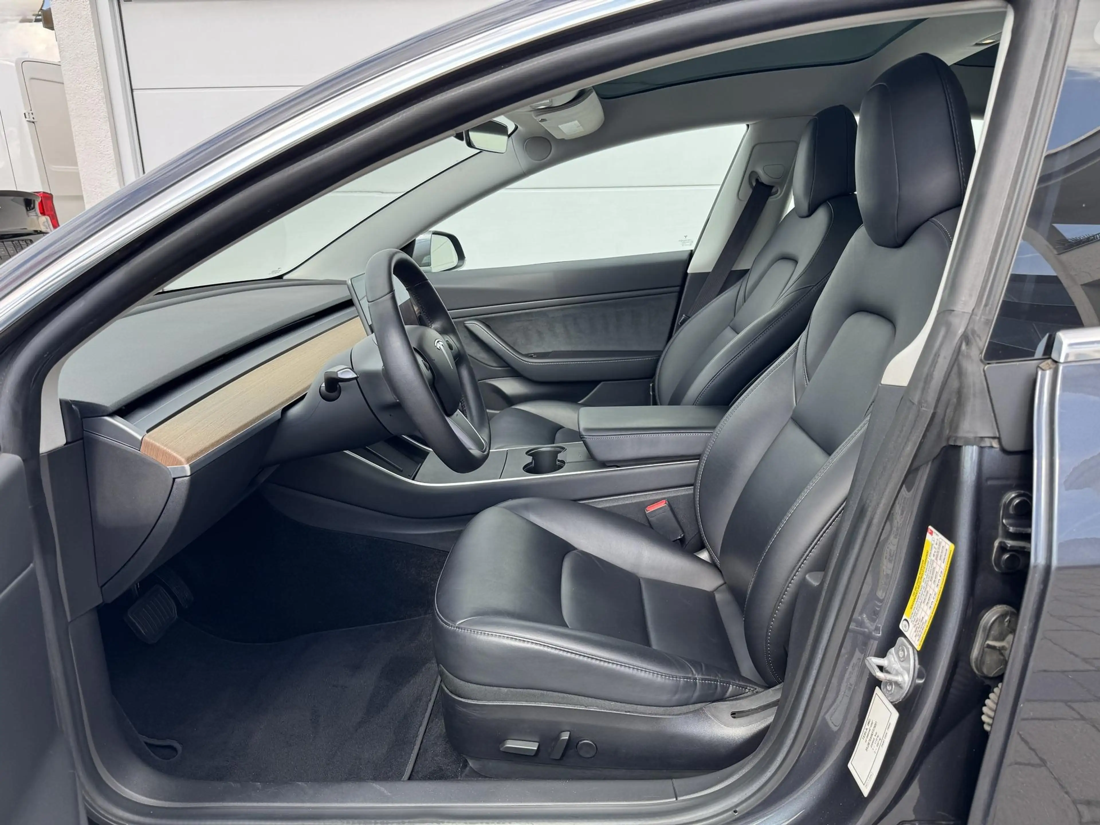 Tesla Model 3 Standard Range Plus 55 KWh RWD Enhanced Autopilot! — photo 12