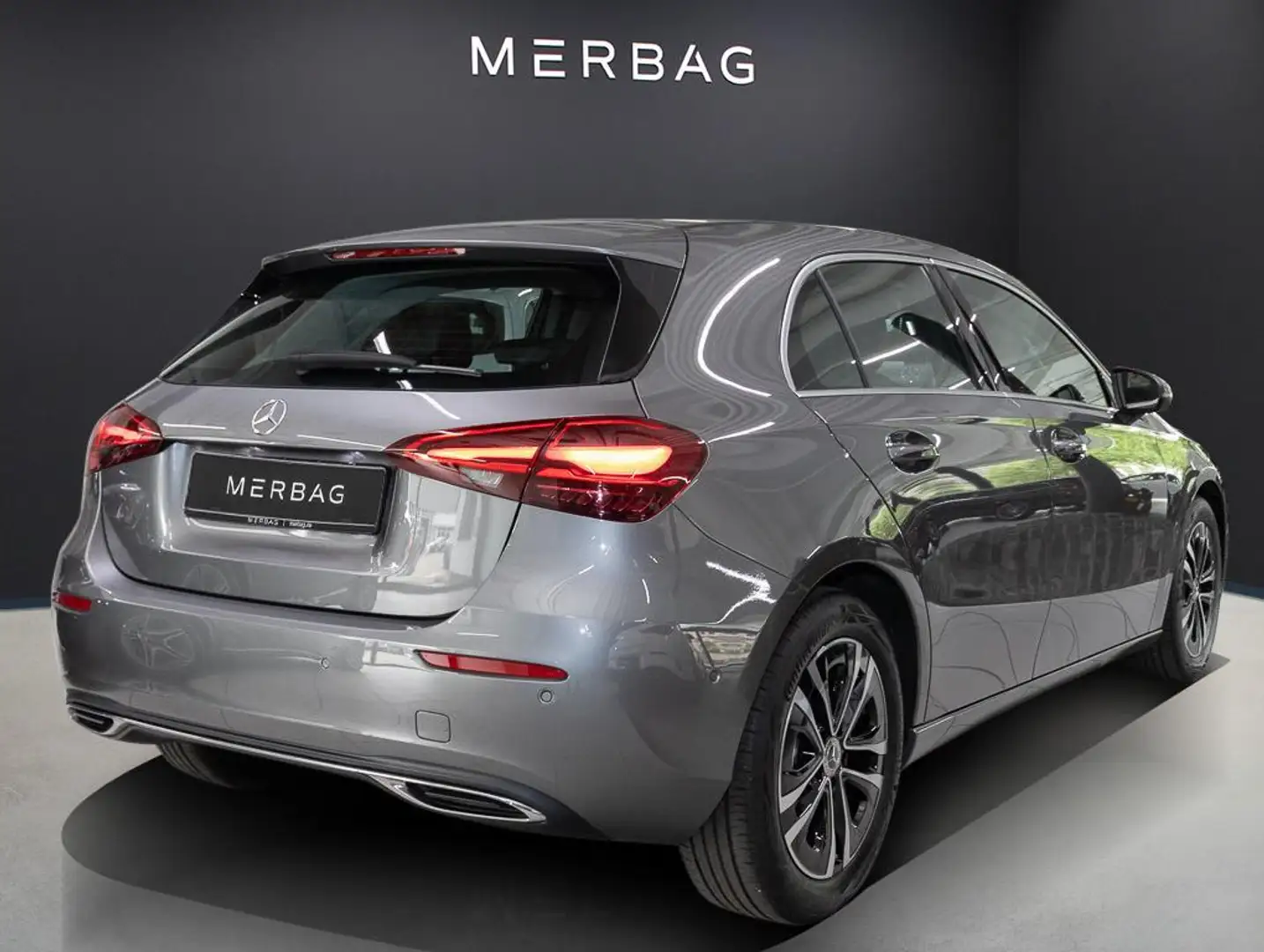 Mercedes-Benz A 180 Kompaktlimousine LED Navi SHZ Winterp. LM Grau - 2