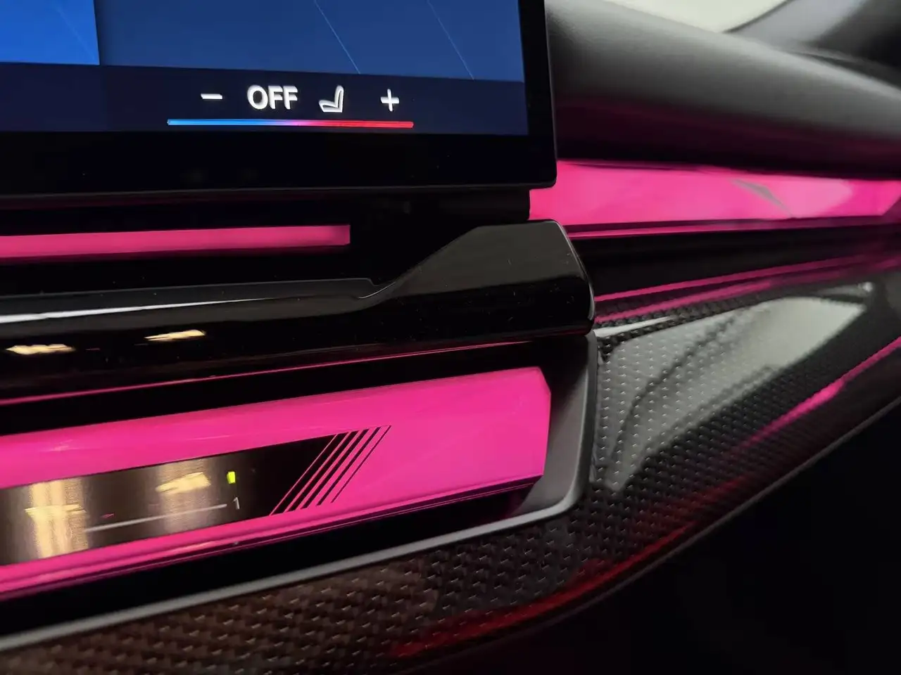 BMW M5 Carbon Bowers&Wilkins Akrapovic Head-Up 360° 12