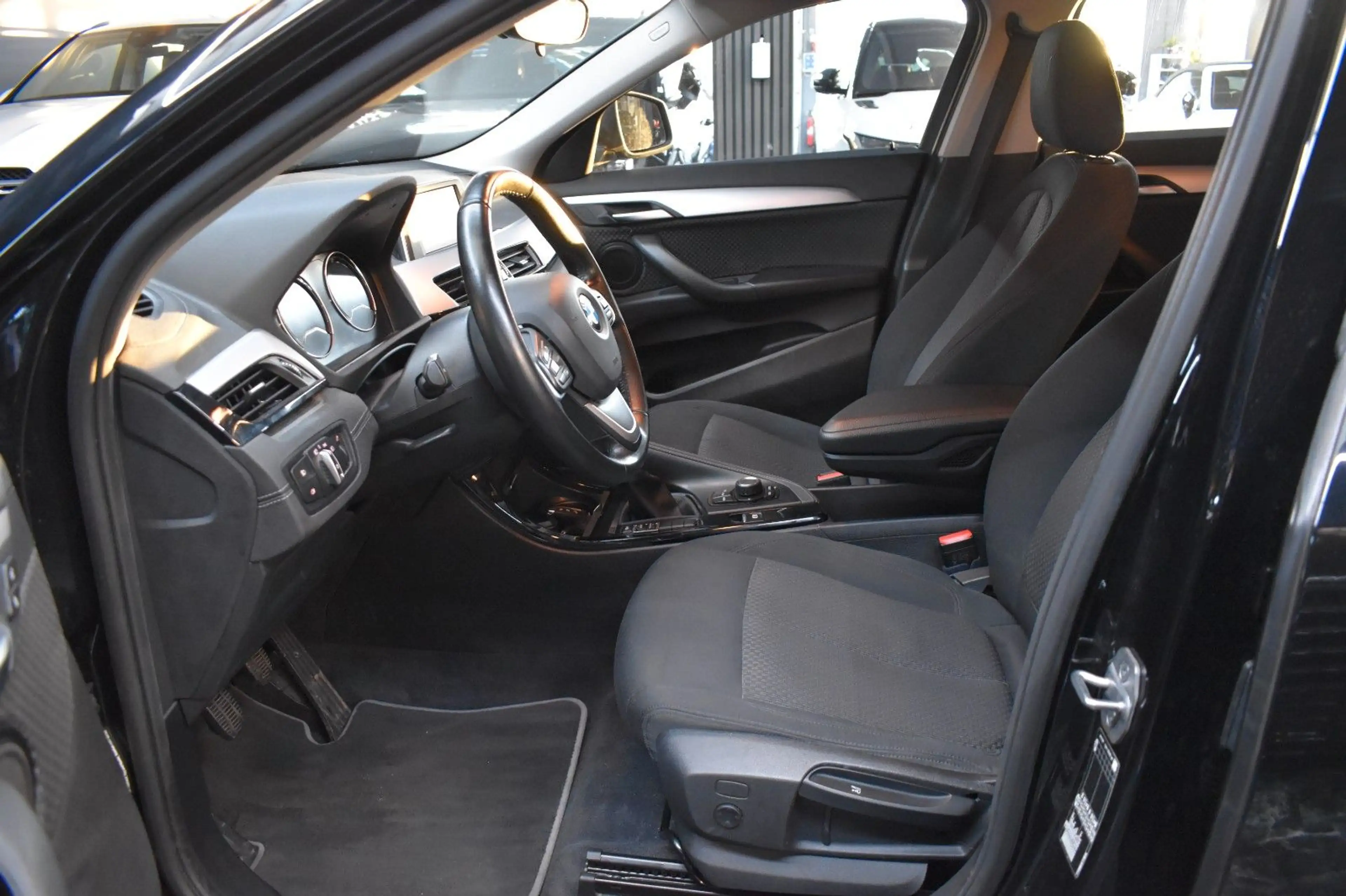 BMW X2 sDrive 18 d Advantage*LED-Scheinwerfer*PDC* — photo 3