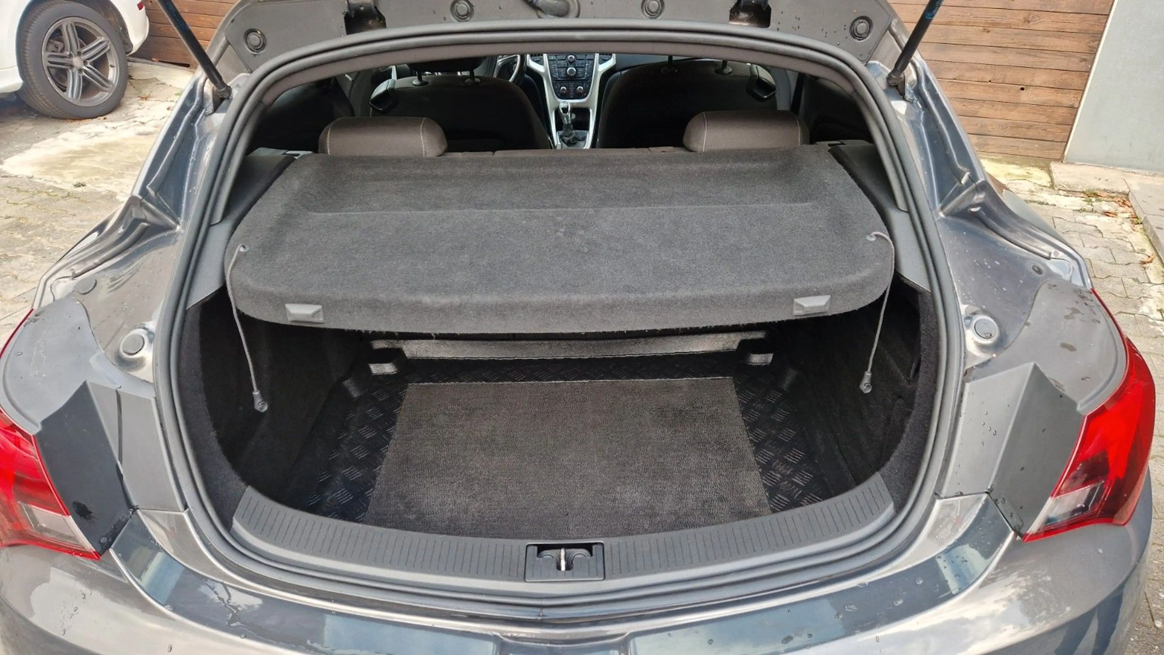 Opel Astra J GTC, Klima, Tempomat, Tüv Neu — photo 7