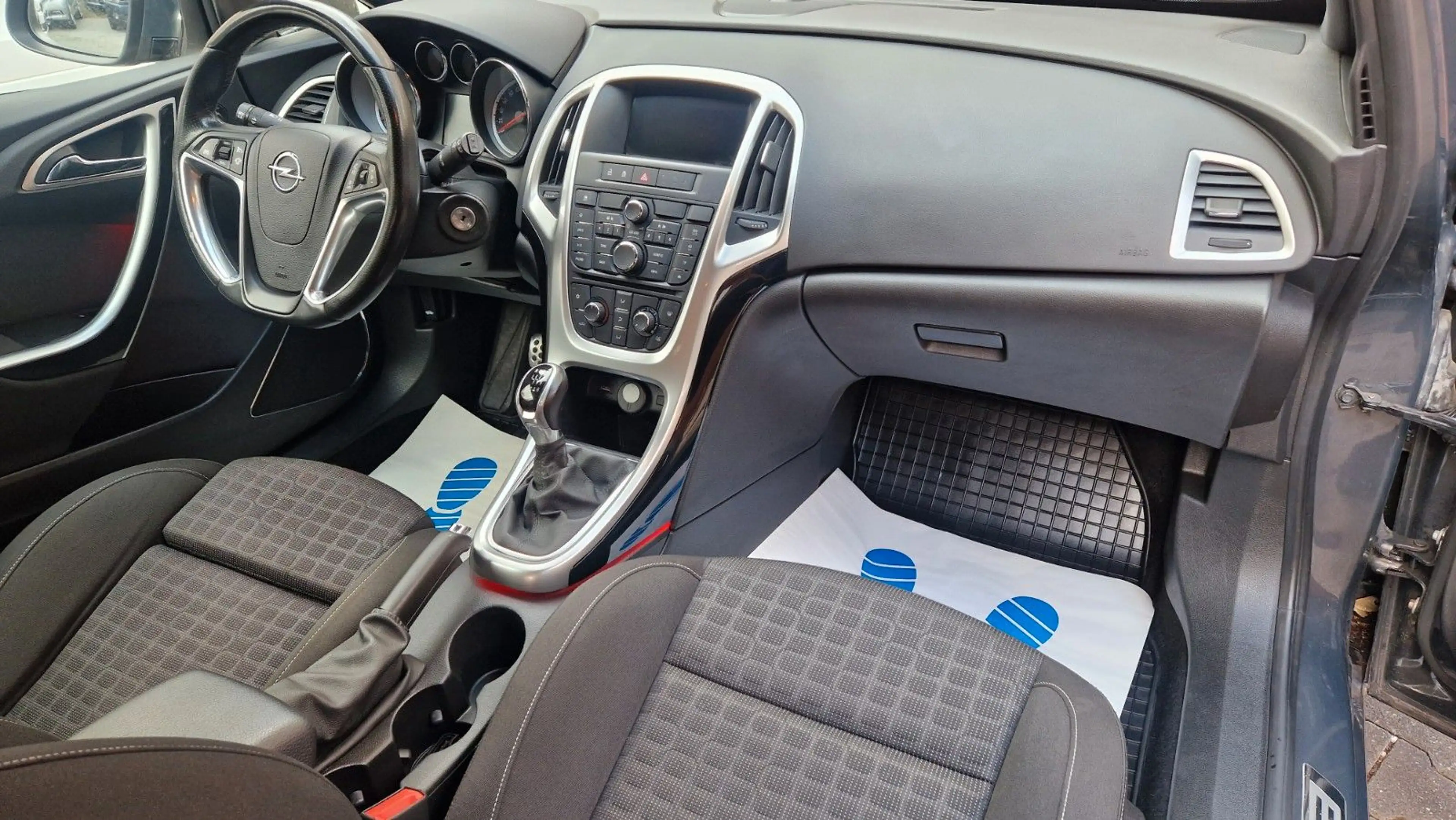 Opel Astra J GTC, Klima, Tempomat, Tüv Neu — photo 10