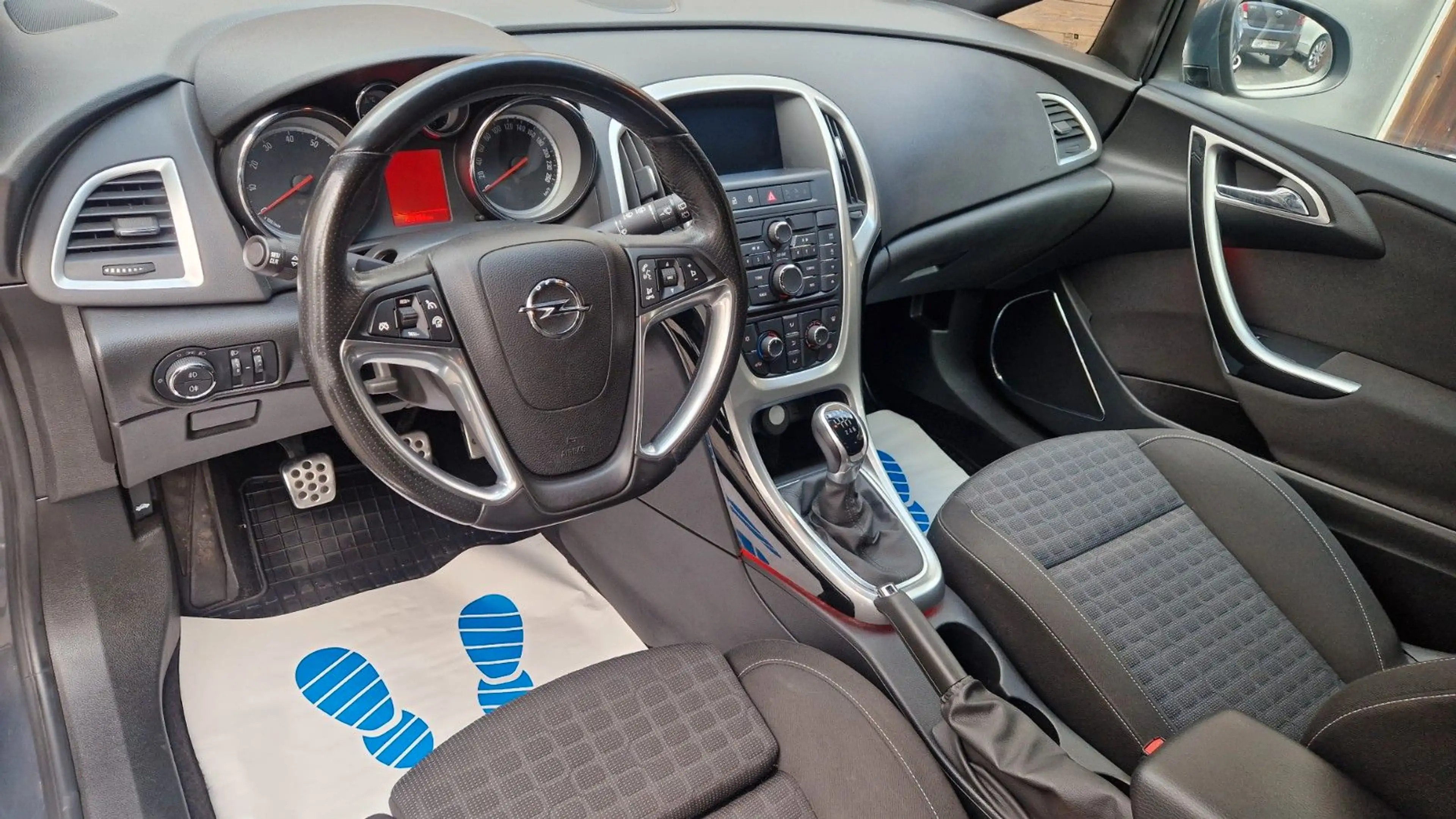 Opel Astra J GTC, Klima, Tempomat, Tüv Neu — photo 12