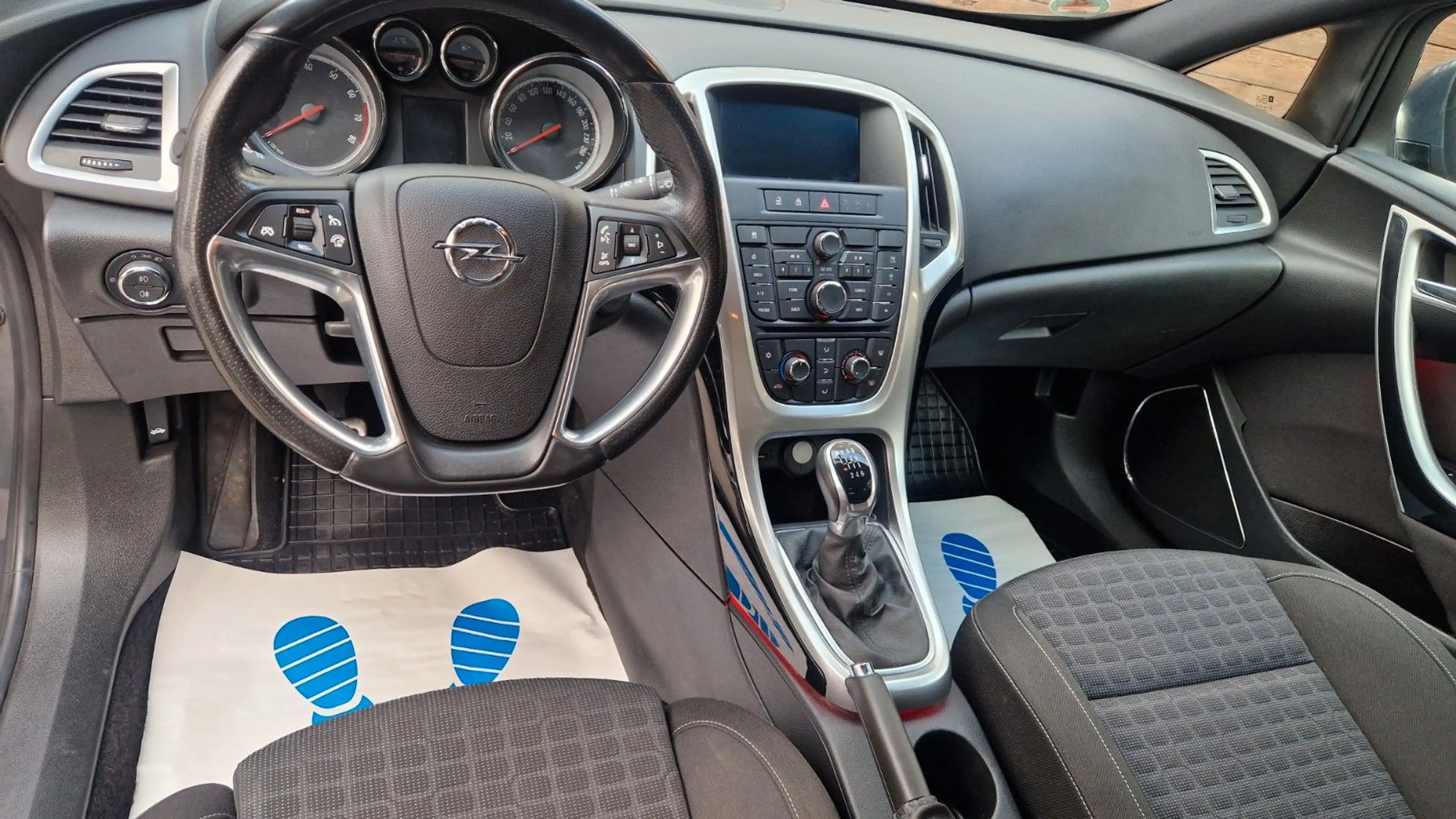Opel Astra J GTC, Klima, Tempomat, Tüv Neu — photo 13