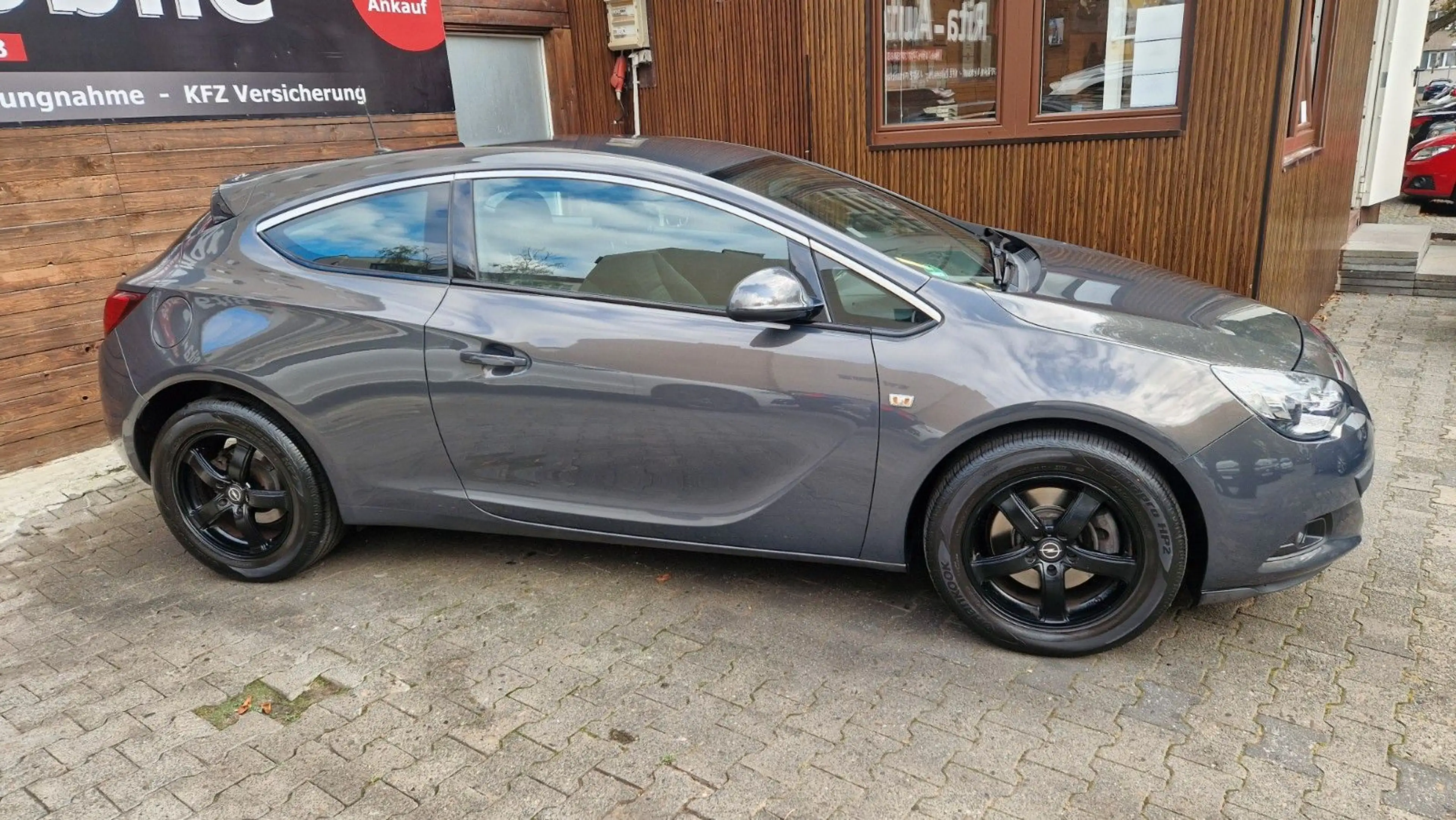 Opel Astra J GTC, Klima, Tempomat, Tüv Neu — photo 3