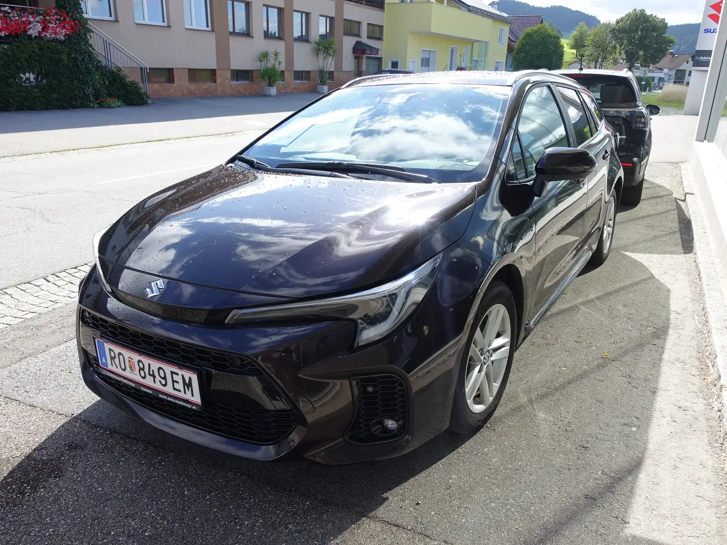 Suzuki Swace 1,8 HEV E-CVT Flash m. Anhängevorrichtung Braun - 1