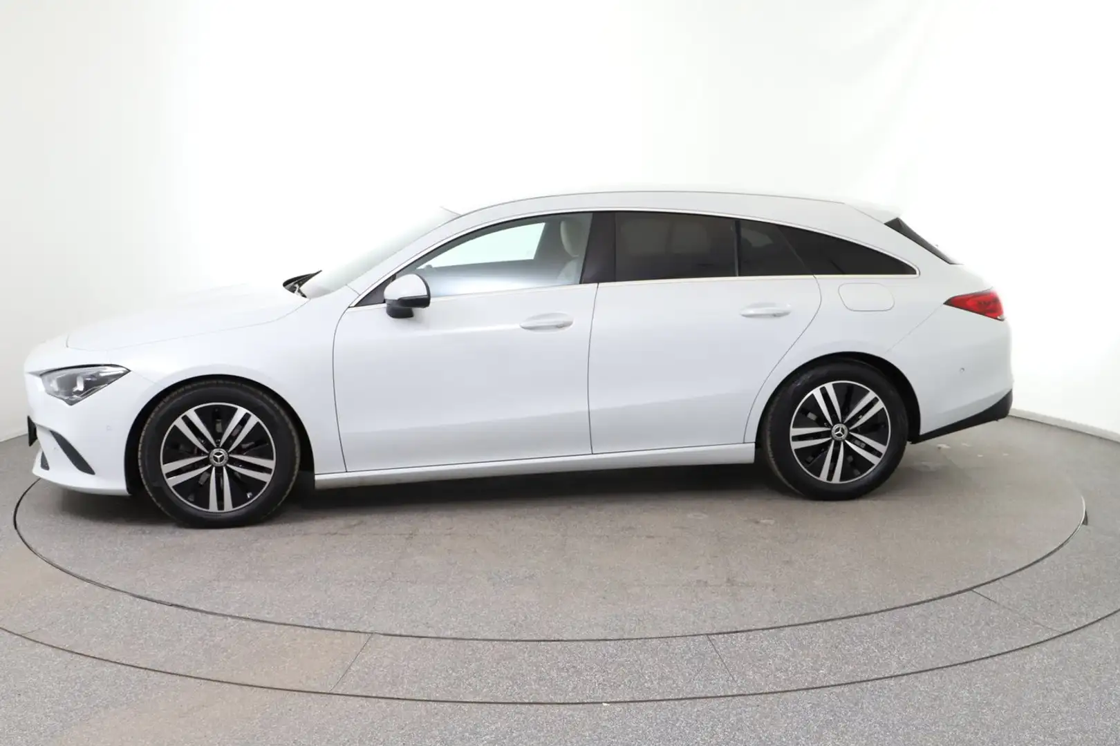 Mercedes-Benz CLA 180 180 d Shooting Brake Weiß - 2
