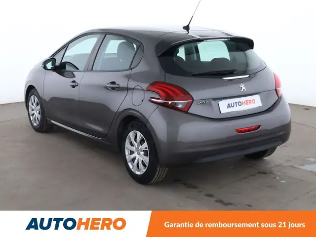 Peugeot 208 view 4