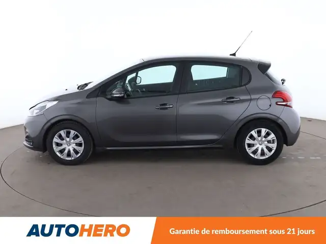 Peugeot 208 view 3