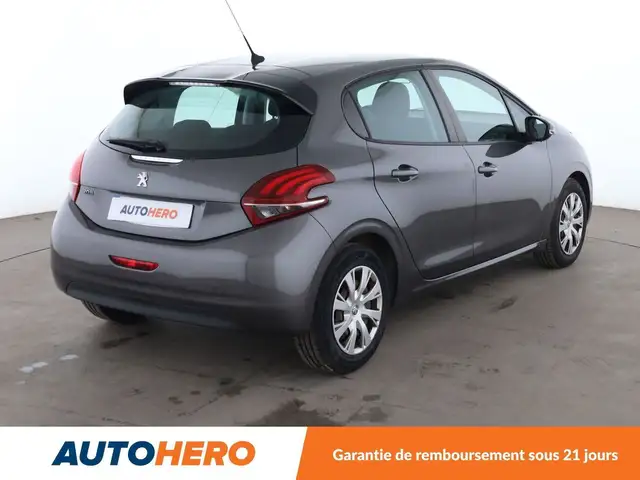 Peugeot 208 view 6